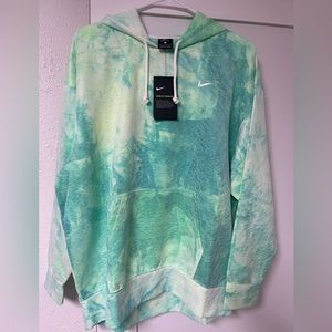 🔥NWT🔥 Nike Women’s Dri-Fit hoodie, size Medium. Oversized.